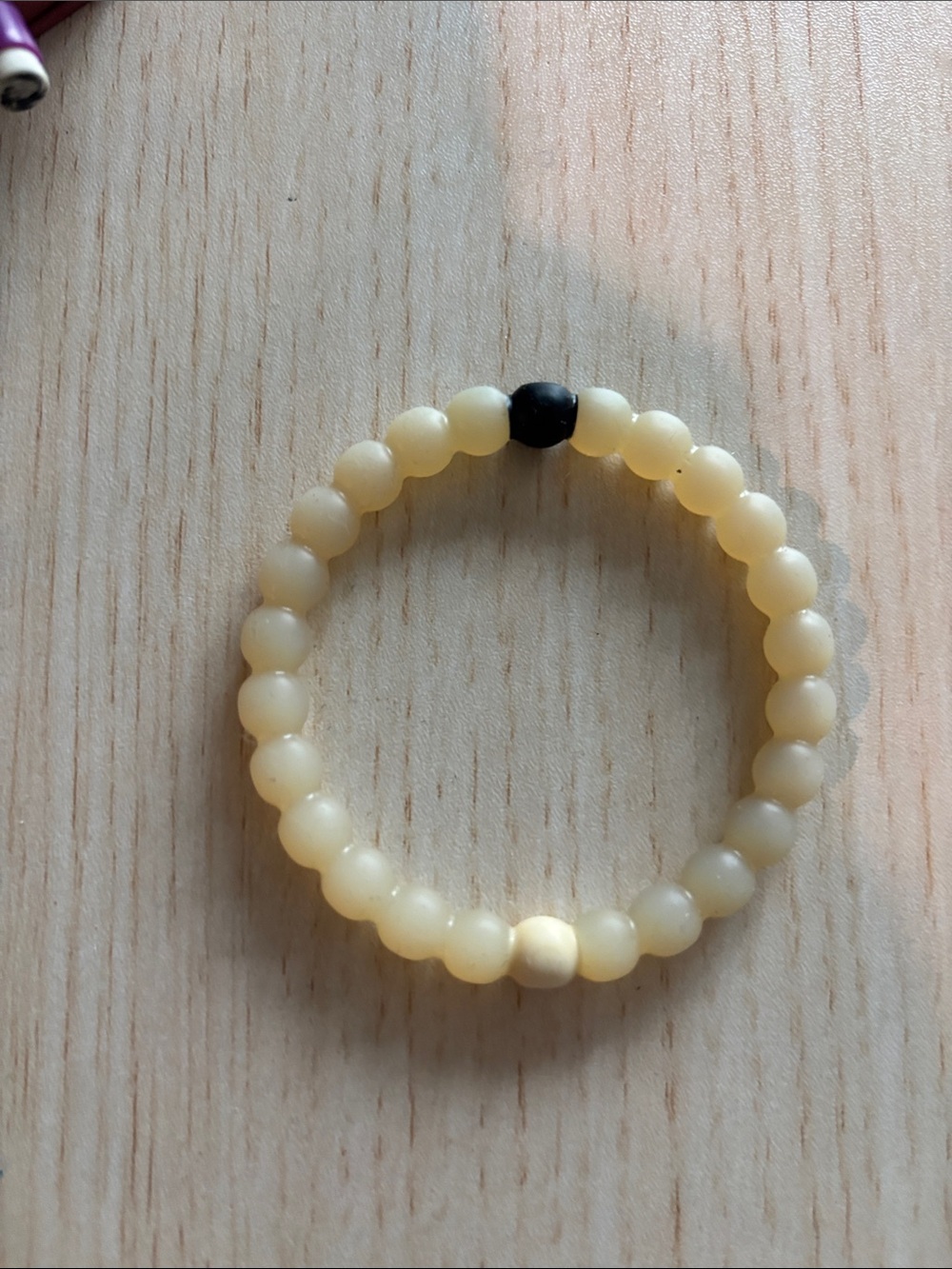 Lokai Cream Beaded Stretch Bracelet with Single Black Accent